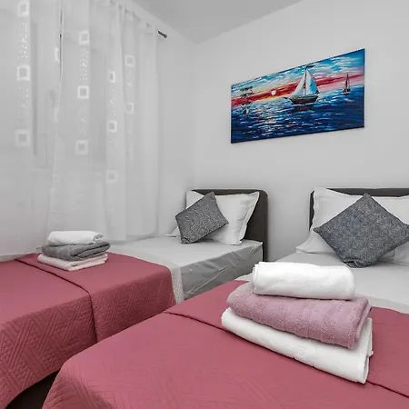 Bruno & Toni Deluxe Апартаменты