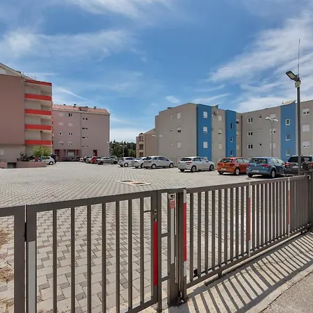 Bruno & Toni Deluxe Апартаменты Макарска