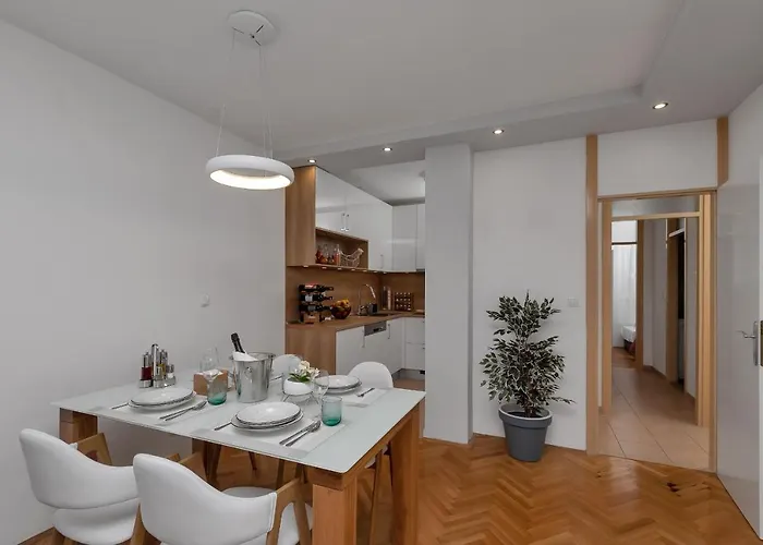 Bruno & Toni Deluxe * מאקרסקה